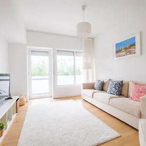 Apartment Olivais Spacious Near Airport, Lisbon