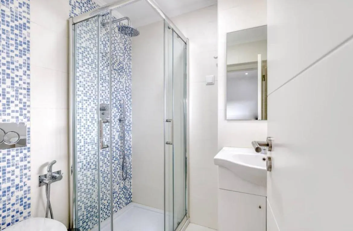 Room Near The Airport Lisboa